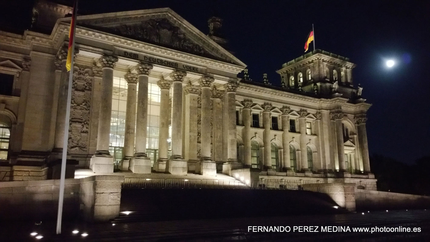 Reichstagsgebäude, Berlín, Alemania (Photo - Date: 17-08-2016 / Time: 22:49:43)