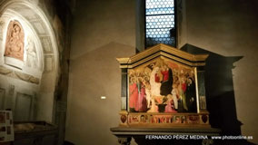 Chiesa di Santa Trinita, Piazza di Santa Trinita, Florencia, Italia