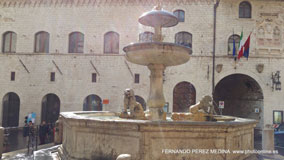 Piazza del Comune, Asis, Italia