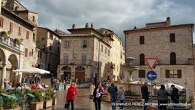 Piazza del Comune, Asis, Italia