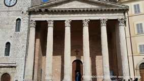Piazza del Comune, Asis, Italia