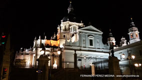 Catedral de la Almudena, Calle de Bailén, Madrid, España