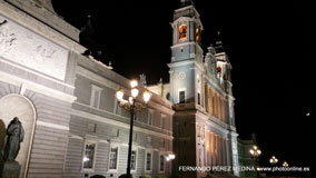 Catedral de la Almudena, Calle de Bailén, Madrid, España
