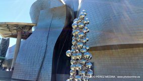 Museo Guggenheim Bilbao, Avenida Abandoibarra, Bilbao, España