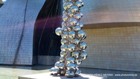 Museo Guggenheim Bilbao, Avenida Abandoibarra, Bilbao, España