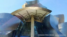 Museo Guggenheim Bilbao, Avenida Abandoibarra, Bilbao, España