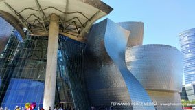 Museo Guggenheim Bilbao, Avenida Abandoibarra, Bilbao, España