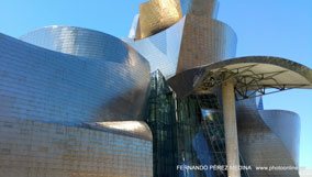 Museo Guggenheim Bilbao, Avenida Abandoibarra, Bilbao, España