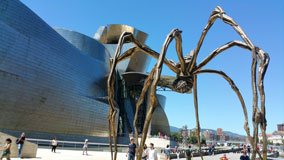 Museo Guggenheim Bilbao, Avenida Abandoibarra, Bilbao, España