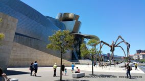 Museo Guggenheim Bilbao, Avenida Abandoibarra, Bilbao, España