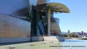 Museo Guggenheim Bilbao, Avenida Abandoibarra, Bilbao, España