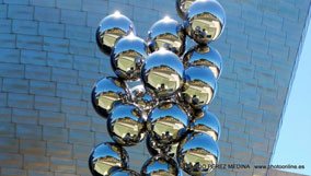 Museo Guggenheim Bilbao, Avenida Abandoibarra, Bilbao, España