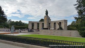 Denkmal für die Sowjetischen Soldaten, Straße des 17. Juni, Berlín, Alemania